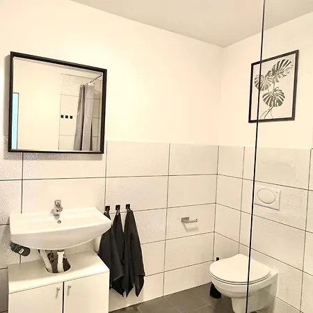 Modernes, Vollmoebliertes In Ruhiger Lage Appartement